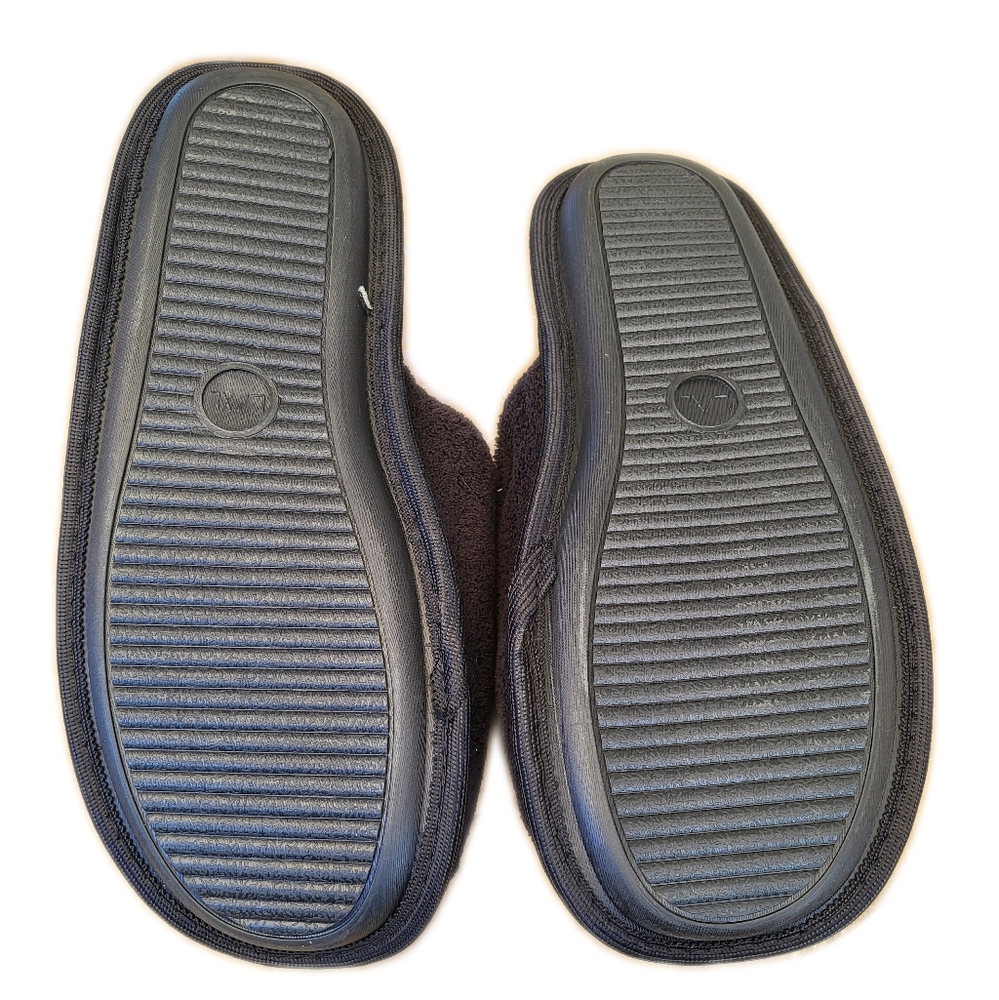 Men's soft, cozy, comfy slippers embroidered with "Mr. Wonderful" . - Picture 2 of 2